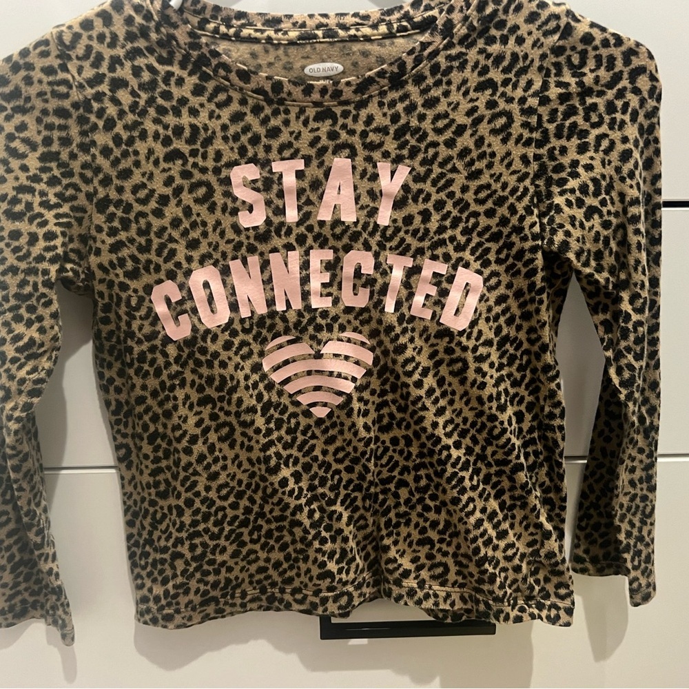 Old Navy Leopard Print M (8) Long-Sleeve Graphic Tee for Girls